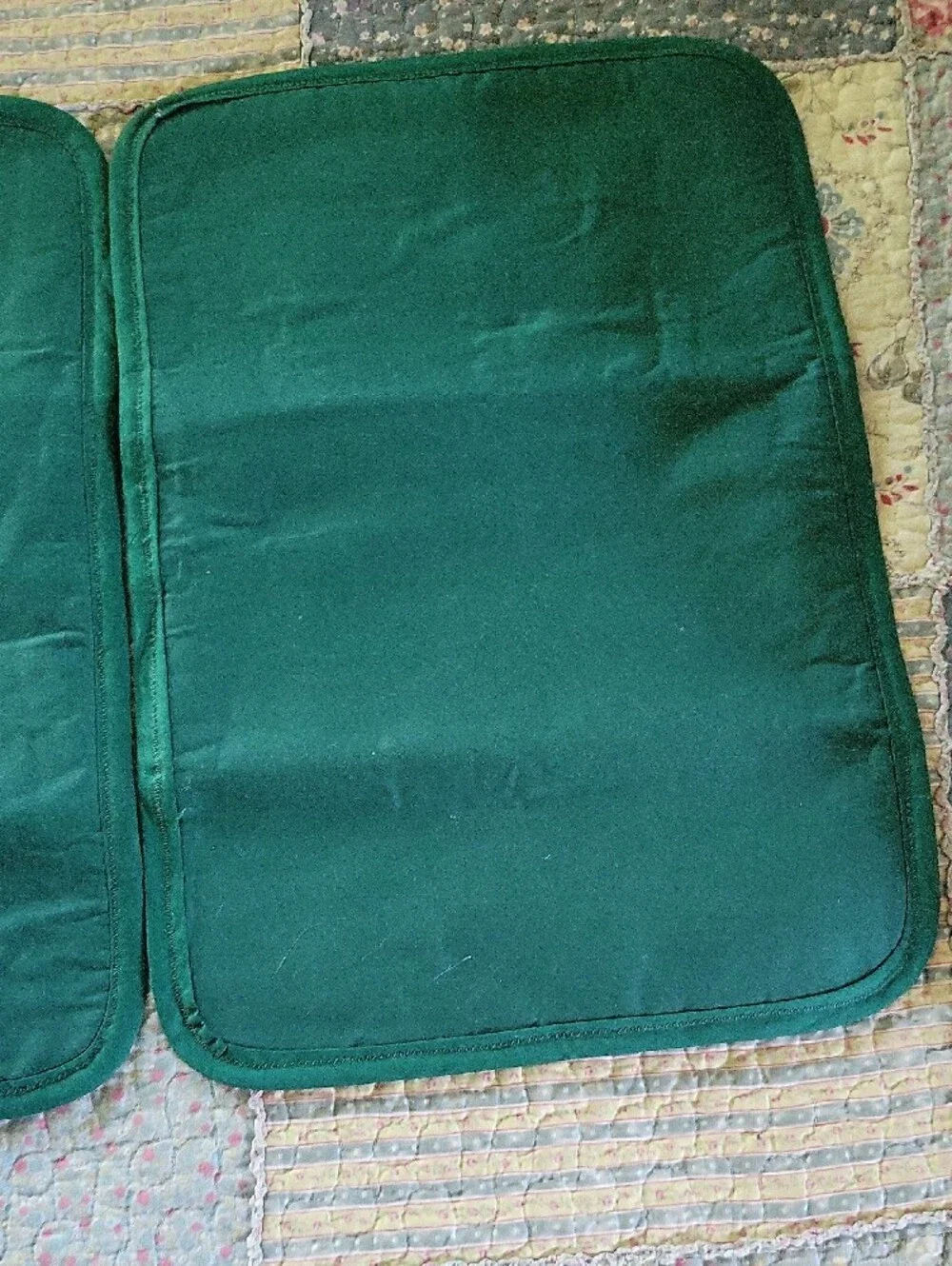 1992 Fabric Traditions Country Farm Placemats Set of 2 Quilted Pocket Cottage